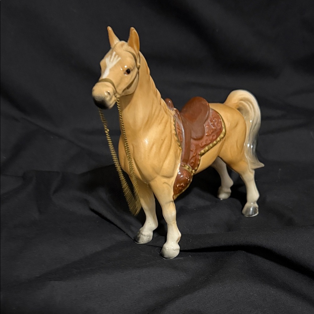 Vintage Horse Figurine Collection - Picture 4 of 6
